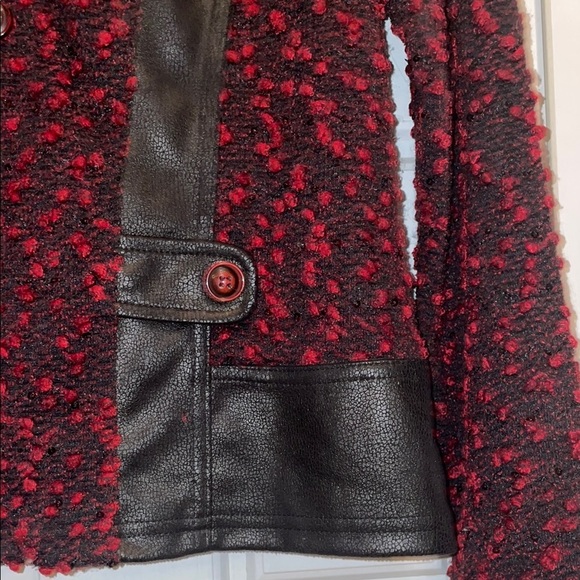 Bali Black and Red Tailored Blazer with Luxurious Texture - Picture 4 of 6